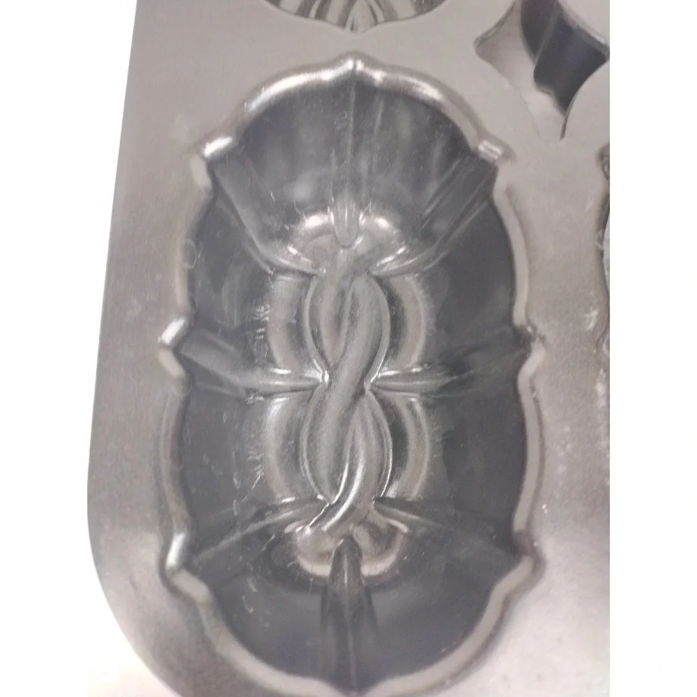 Nordic Ware Mini Bundt 4 Loaf Pan Mold Heavy Cast Aluminum 8 Cup Non-Stick USA